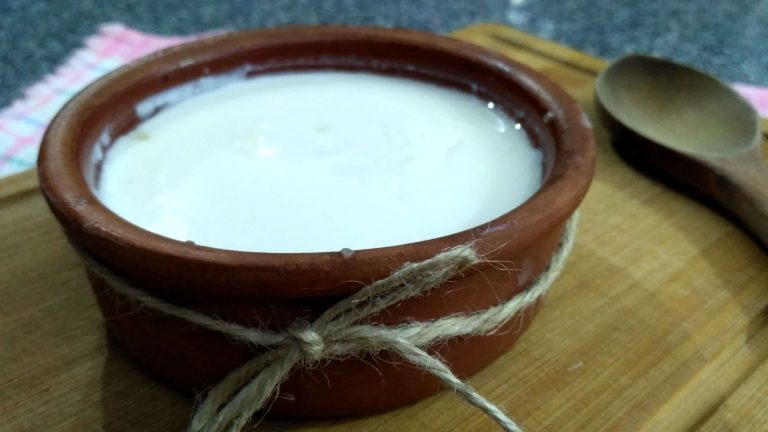 Faydaları saymakla bitmeyen nisan yağmuru ve süt ile yoğurt mayası yapımı videosu internnette ilk mutlaka deneyin.