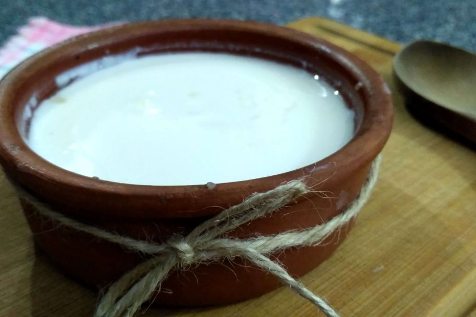 Faydaları saymakla bitmeyen nisan yağmuru ve süt ile yoğurt mayası yapımı videosu internnette ilk mutlaka deneyin.