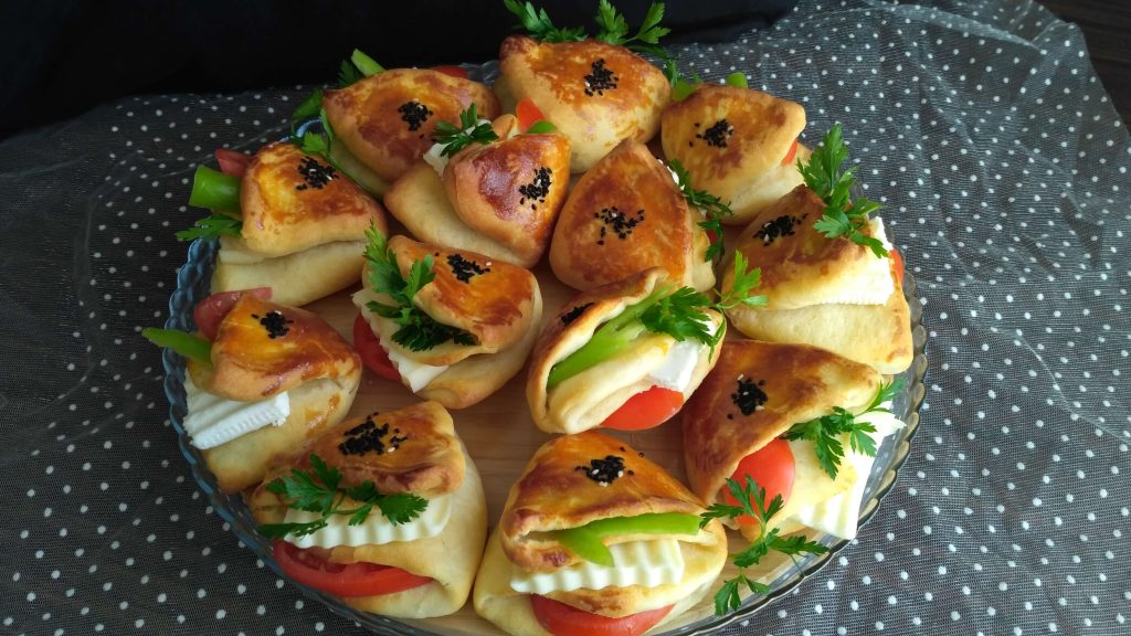 Nefis sandviç poğaça tarifi sende yapsana yemek tarifleri kanalında. Cepli yumuşacık sandviç poğaça tarifi yapımı mutlaka denemelisiniz.