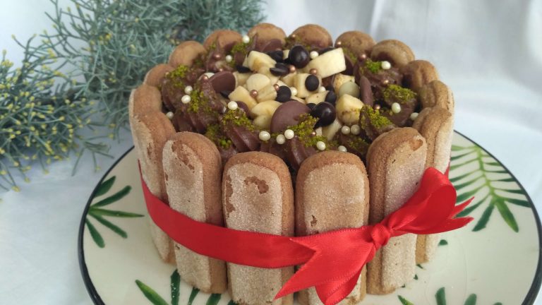 Fırın kullanmadan kolayca hazırlayabileceğiniz nefis kedidili pastası! Pratik, lezzetli ve her özel gün için ideal bir tatlı.