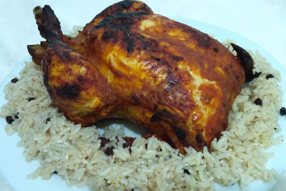 Fırında iç pilavlı tavuk dolması, nefis aroması ve doyurucu iç pilavıyla kutlama sofralarına özel bir lezzet. Yılbaşı yemeklerinin yıldızı olmaya aday, şık bir sunumla hazır!