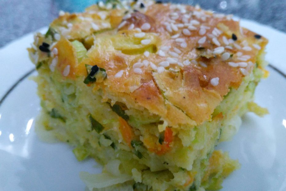 Lezzetli ve pratik pırasalı kek tarifi; çay saatleriniz için ideal bir tuzlu atıştırmalık.