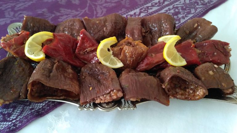 Kuru dolma tarifi için gerekli malzemeler ve hazırlık aşamaları.