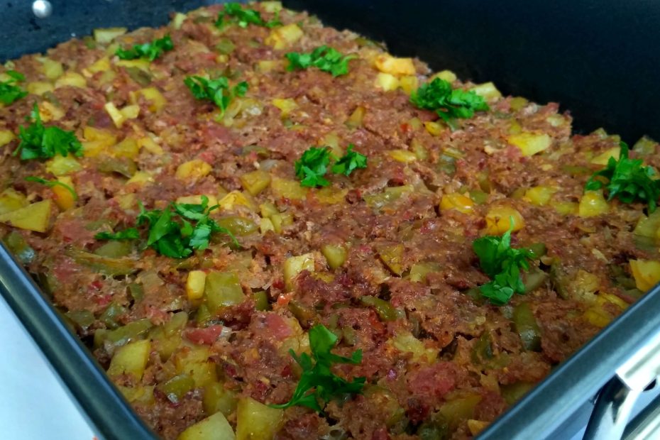 Arap tava tarifi, kıymalı ve sebzeli pratik yemek, fırında Arap tava.