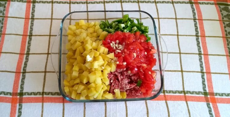 Fırında Arap tava tarifi, Hatay usulü kıymalı sebzeli yemek.