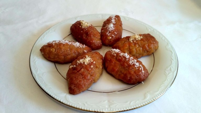 Geleneksel şerbetli kalburabastı tatlısı