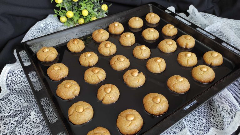 Şerbeti tam çekmiş ev yapımı şekerpare tatlısı