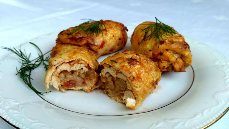 Tavuk göğsüyle hazırlanan nefis tavuk sarması