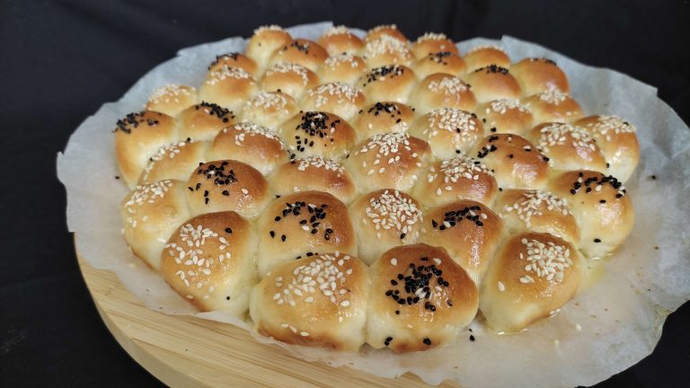 Çocukların çok sevdiği ve okula beslenme için uygun mini poğaça tarifi