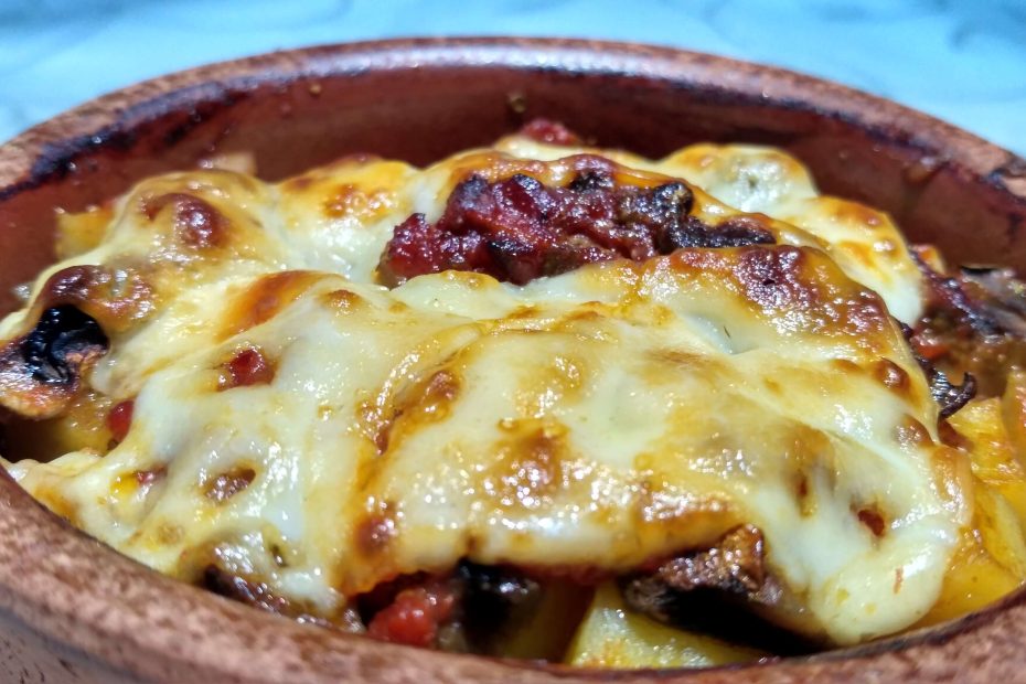 Mantarlı tavuk güveç tarifi fırında pişmiş sebzeli güveç yemeği