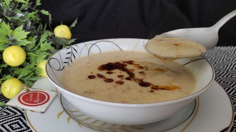 Yoğurt terbiyeli Anadolu çorbası sunumu